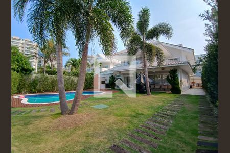 Casa de condomínio à venda com 600m², 5 quartos e 2 vagasQuintal