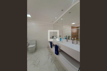 Casa de condomínio à venda com 600m², 5 quartos e 2 vagasBanheiro da Suíte 1