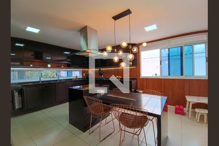 Casa de condomínio à venda com 600m², 5 quartos e 2 vagasCozinha