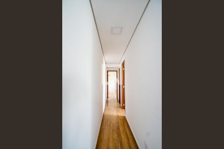 Apartamento à venda com 45m², 2 quartos e 1 vaga Apartamento à venda com 45m², 2 quartos e 1 vagaCorredor dos quartos