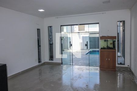 Sala de casa de condomínio à venda com 3 quartos, 150m² em Vargem Grande, Rio de Janeiro