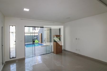 Sala de casa de condomínio à venda com 3 quartos, 150m² em Vargem Grande, Rio de Janeiro