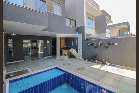 Casa de condomínio à venda com 150m², 3 quartos e 2 vagasÁrea externa