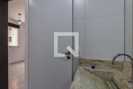 Banheiro Social de apartamento para alugar com 2 quartos, 33m² em Parque Fongaro, São Paulo