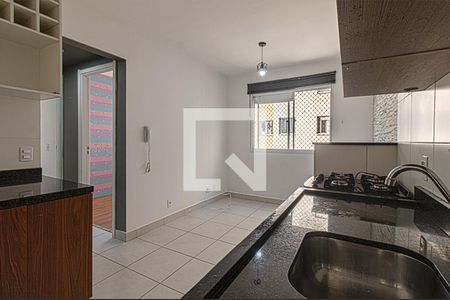 Sala/Cozinha de apartamento para alugar com 2 quartos, 33m² em Parque Fongaro, São Paulo