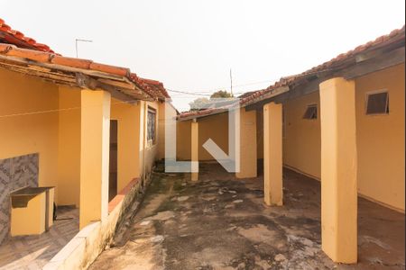 Casa à venda com 100m², 2 quartos e 2 vagas Casa à venda com 100m², 2 quartos e 2 vagasQuintal