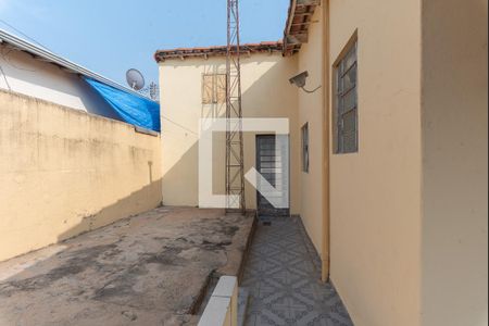 Casa à venda com 100m², 2 quartos e 2 vagas Casa à venda com 100m², 2 quartos e 2 vagasQuintal