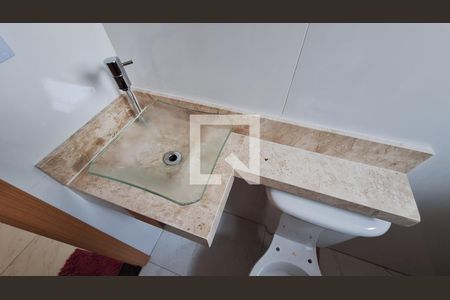 Casa de condomínio para alugar com 70m², 2 quartos e 1 vaga Casa de condomínio para alugar com 70m², 2 quartos e 1 vagaBanheiro social