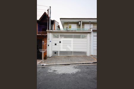 Casa à venda com 130m², 3 quartos e 2 vagas Casa à venda com 130m², 3 quartos e 2 vagasFachada