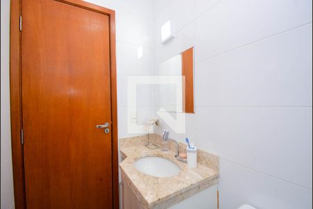 Casa à venda com 130m², 3 quartos e 2 vagas Casa à venda com 130m², 3 quartos e 2 vagasBanheiro Social