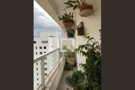 Apartamento à venda com 153m², 3 quartos e 3 vagas Apartamento à venda com 153m², 3 quartos e 3 vagasSacada