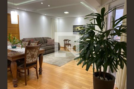 Apartamento à venda com 153m², 3 quartos e 3 vagas Apartamento à venda com 153m², 3 quartos e 3 vagasDetalhe Sala