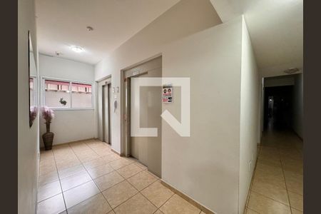 Apartamento para alugar com 55m², 2 quartos e 1 vagaHall social