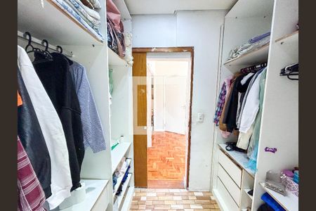 Closet da suíte 1 de casa para alugar com 2 quartos, 150m² em Vila Califórnia(zona Sul), São Paulo