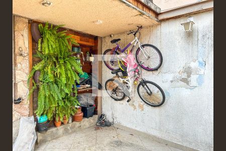 Casa à venda com 150m², 2 quartos e 1 vaga Casa à venda com 150m², 2 quartos e 1 vagaGaragem / Jardim