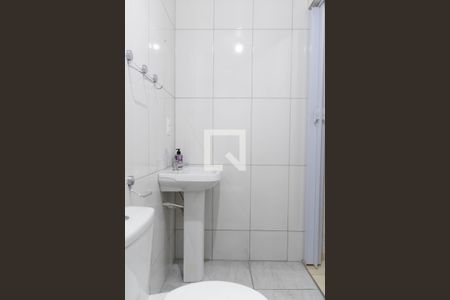 Banheiro de kitnet/studio para alugar com 1 quarto, 20m² em Bonfim, Belo Horizonte