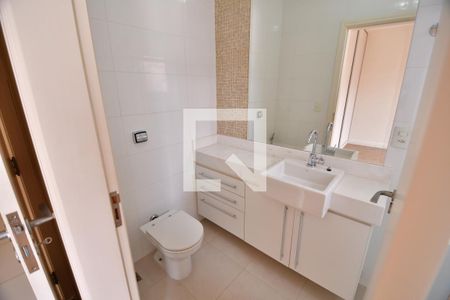Casa de condomínio à venda com 253m², 4 quartos e 4 vagasBanheiro 4