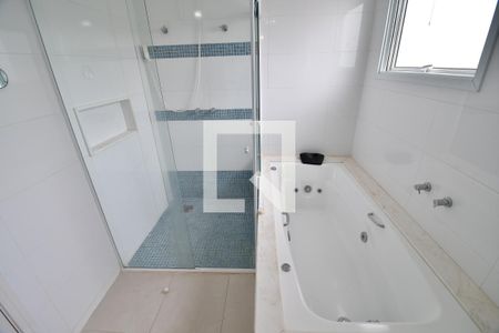 Casa de condomínio à venda com 253m², 4 quartos e 4 vagasBanheiro 1