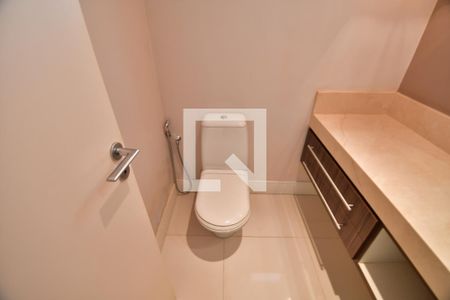 Casa de condomínio à venda com 253m², 4 quartos e 4 vagasLavabo