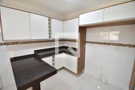 Casa de condomínio à venda com 253m², 4 quartos e 4 vagasCozinha