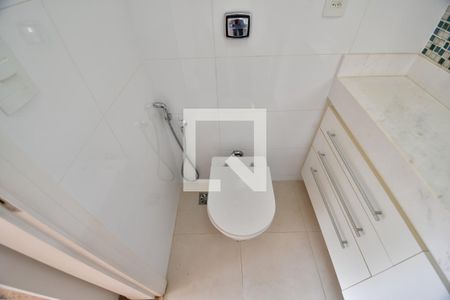 Casa de condomínio à venda com 253m², 4 quartos e 4 vagasBanheiro 2