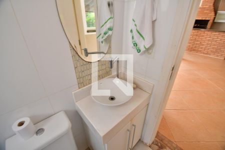 Casa de condomínio à venda com 253m², 4 quartos e 4 vagasBanheiro de serviço