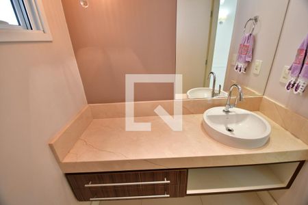 Casa de condomínio à venda com 253m², 4 quartos e 4 vagasLavabo