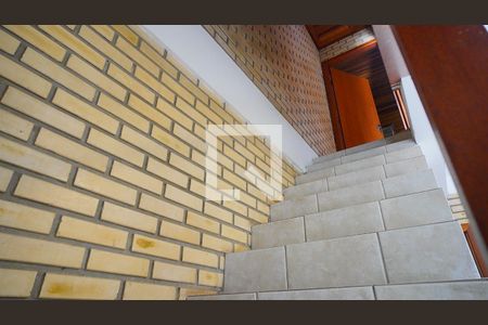 Escada para dormitórios de casa de condomínio para alugar com 2 quartos, 80m² em Barra da Lagoa, Florianópolis