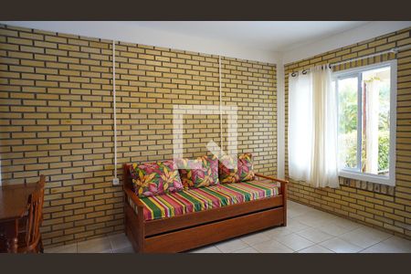 Sala de casa de condomínio para alugar com 2 quartos, 80m² em Barra da Lagoa, Florianópolis