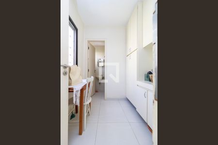 Apartamento à venda com 218m², 4 quartos e 3 vagas Apartamento à venda com 218m², 4 quartos e 3 vagasÁrea de Serviço - Quarto