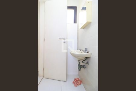 Apartamento à venda com 218m², 4 quartos e 3 vagas Apartamento à venda com 218m², 4 quartos e 3 vagasÁrea de Serviço - Banheiro