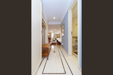 Apartamento à venda com 218m², 4 quartos e 3 vagas Apartamento à venda com 218m², 4 quartos e 3 vagasHall