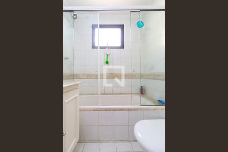 Apartamento à venda com 218m², 4 quartos e 3 vagas Apartamento à venda com 218m², 4 quartos e 3 vagasSuíte 3 - Banheiro