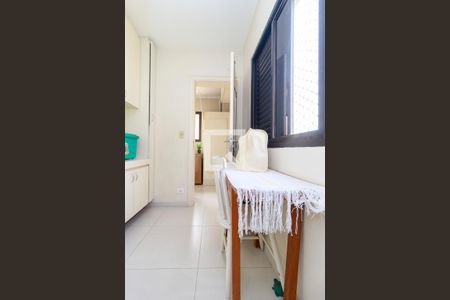 Apartamento à venda com 218m², 4 quartos e 3 vagas Apartamento à venda com 218m², 4 quartos e 3 vagasÁrea de Serviço - Quarto