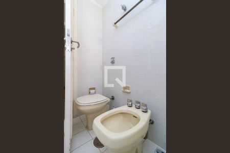 Apartamento à venda com 218m², 4 quartos e 3 vagas Apartamento à venda com 218m², 4 quartos e 3 vagasSuíte 1 - Banheiro