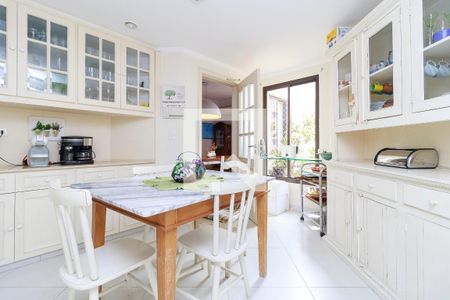 Apartamento à venda com 218m², 4 quartos e 3 vagas Apartamento à venda com 218m², 4 quartos e 3 vagasCopa