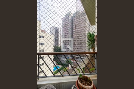 Apartamento à venda com 218m², 4 quartos e 3 vagas Apartamento à venda com 218m², 4 quartos e 3 vagasSuíte 1 - Varanda