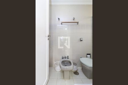 Apartamento à venda com 218m², 4 quartos e 3 vagas Apartamento à venda com 218m², 4 quartos e 3 vagasSuíte 2 - Banheiro