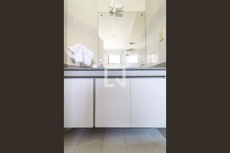 Apartamento à venda com 218m², 4 quartos e 3 vagas Apartamento à venda com 218m², 4 quartos e 3 vagasSuíte 2 - Banheiro