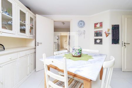 Apartamento à venda com 218m², 4 quartos e 3 vagas Apartamento à venda com 218m², 4 quartos e 3 vagasCopa