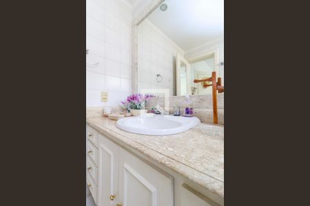 Apartamento à venda com 218m², 4 quartos e 3 vagas Apartamento à venda com 218m², 4 quartos e 3 vagasSuíte 3 - Banheiro