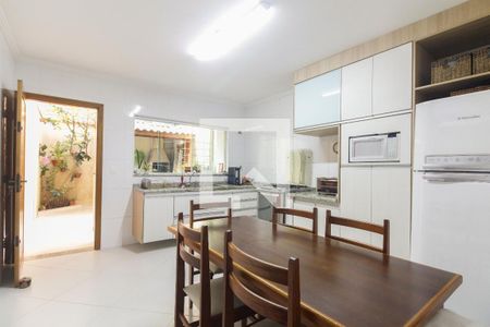 Casa à venda com 218m², 3 quartos e 2 vagasCozinha 