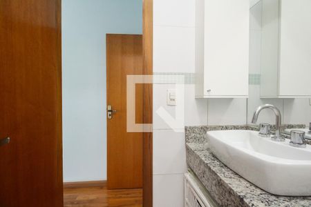Casa à venda com 218m², 3 quartos e 2 vagasBanheiro Suíte 