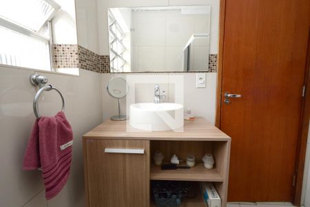 Casa à venda com 130m², 3 quartos e 2 vagasBanheiro