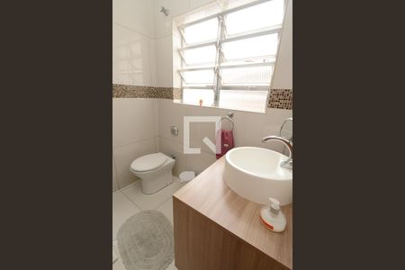 Casa à venda com 130m², 3 quartos e 2 vagasBanheiro