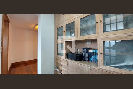 Apartamento à venda com 147m², 4 quartos e 2 vagas Apartamento à venda com 147m², 4 quartos e 2 vagasEscritório