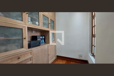 Apartamento à venda com 147m², 4 quartos e 2 vagas Apartamento à venda com 147m², 4 quartos e 2 vagasEscritório