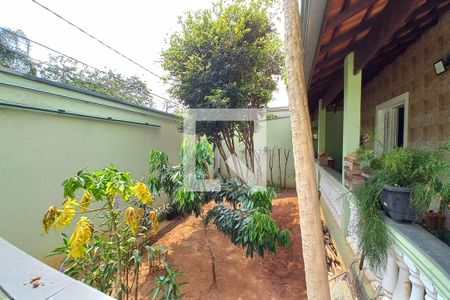 Casa à venda com 250m², 3 quartos e 3 vagasFrente do Prédio 