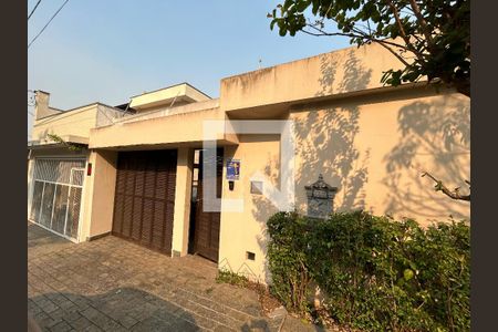 Casa à venda com 250m², 3 quartos e 4 vagasFachada da casa