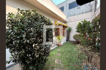 Casa à venda com 250m², 3 quartos e 4 vagasQuintal frente da casa
